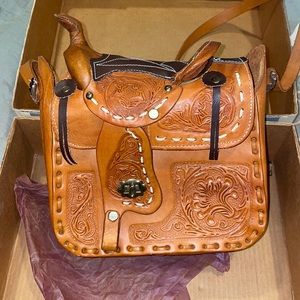 Dingo Leather Saddle Purse